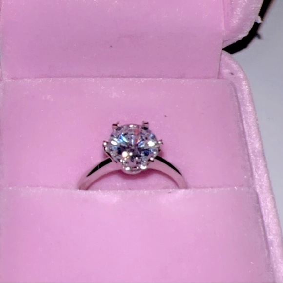 S925 moissanite diamond ring size 6 - Picture 1 of 2